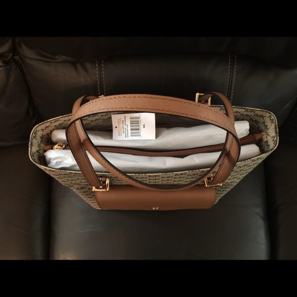 Michael Kors Jet Set Tote Acorn BNWT 😍❤️😍👜😍❤️ - Picture 4 of 8